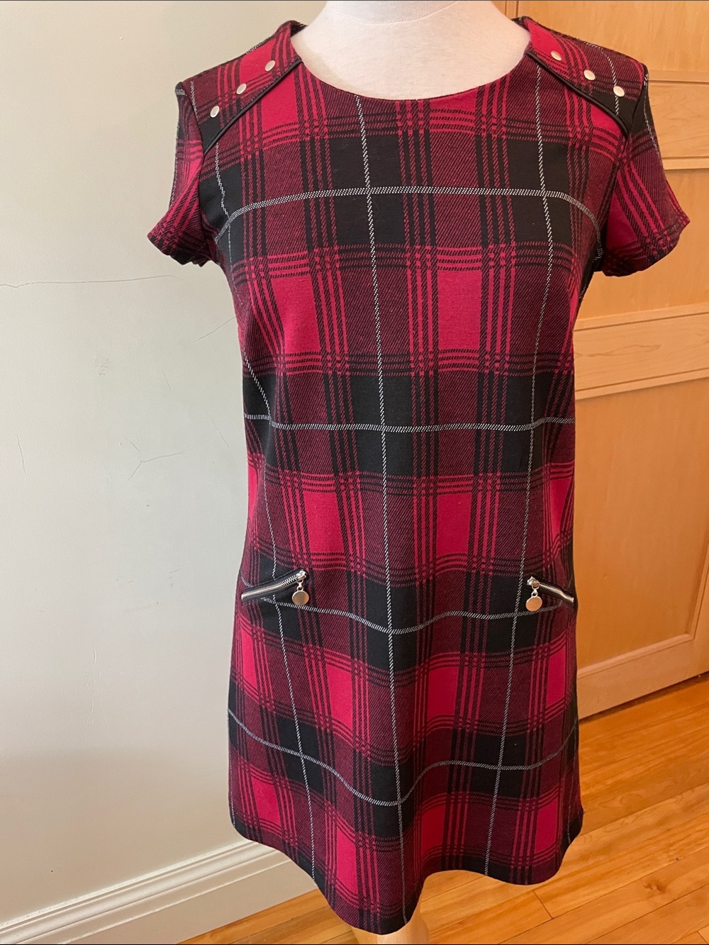SAN FRANCISCO Red and Black Plaid Short Sleeve Shift Dress, Size S